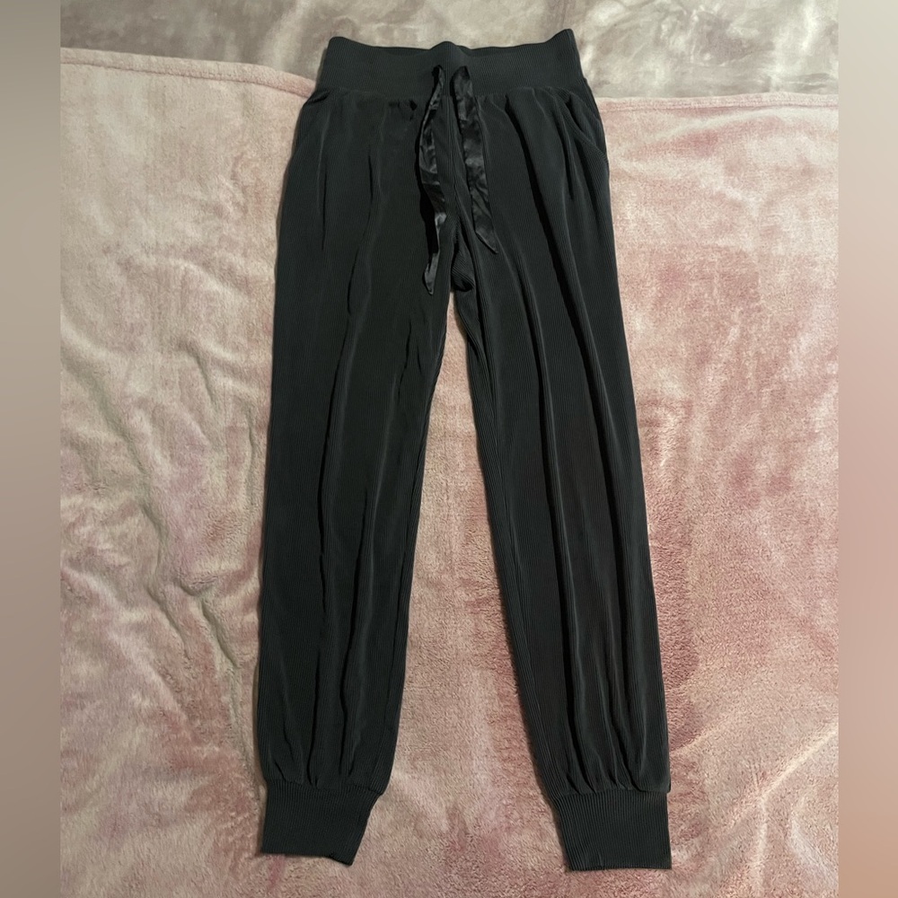 🆕 Victoria's Secret Gray Ribbed Joggers
